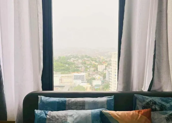 Cozy & Spacious 1 Bedroom In The Heart Of The *