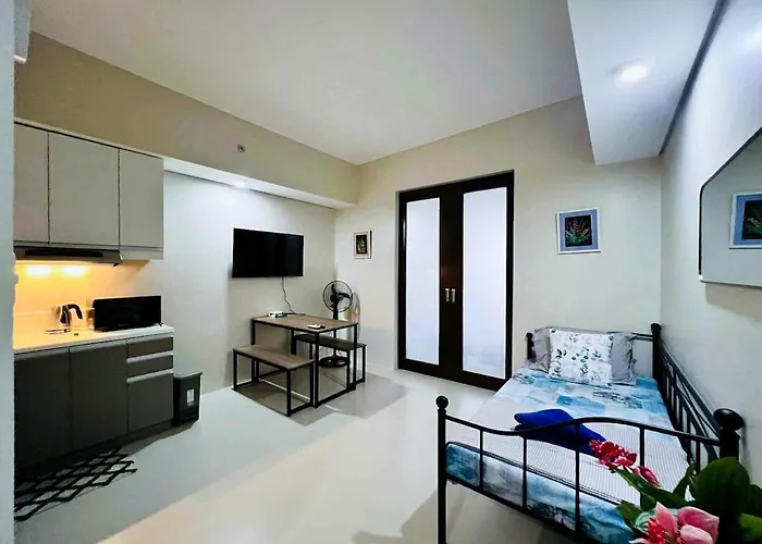 Cozy & Spacious 1 Bedroom In The Heart Of The *