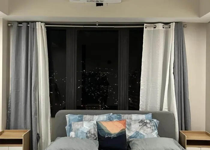 Cozy & Spacious 1 Bedroom In The Heart Of The *